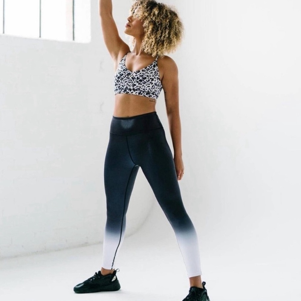 ZYIA 6-8 Metallic black white ombre light n tight leggings. Medium